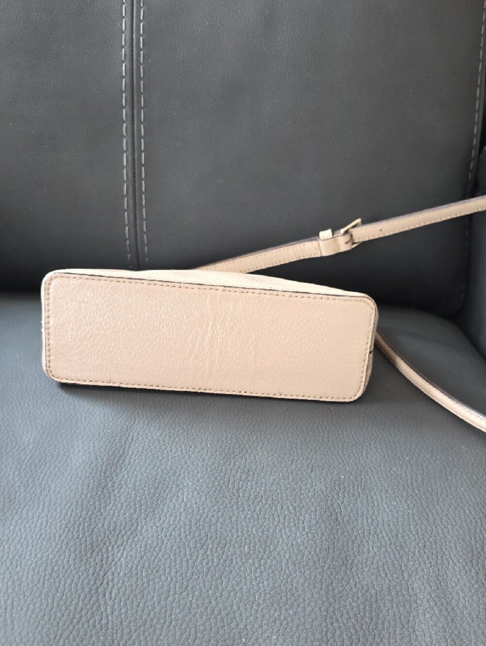 kate spade Two-Tone Beige and Ivory Leather Crossbody - Picture 4 of 9